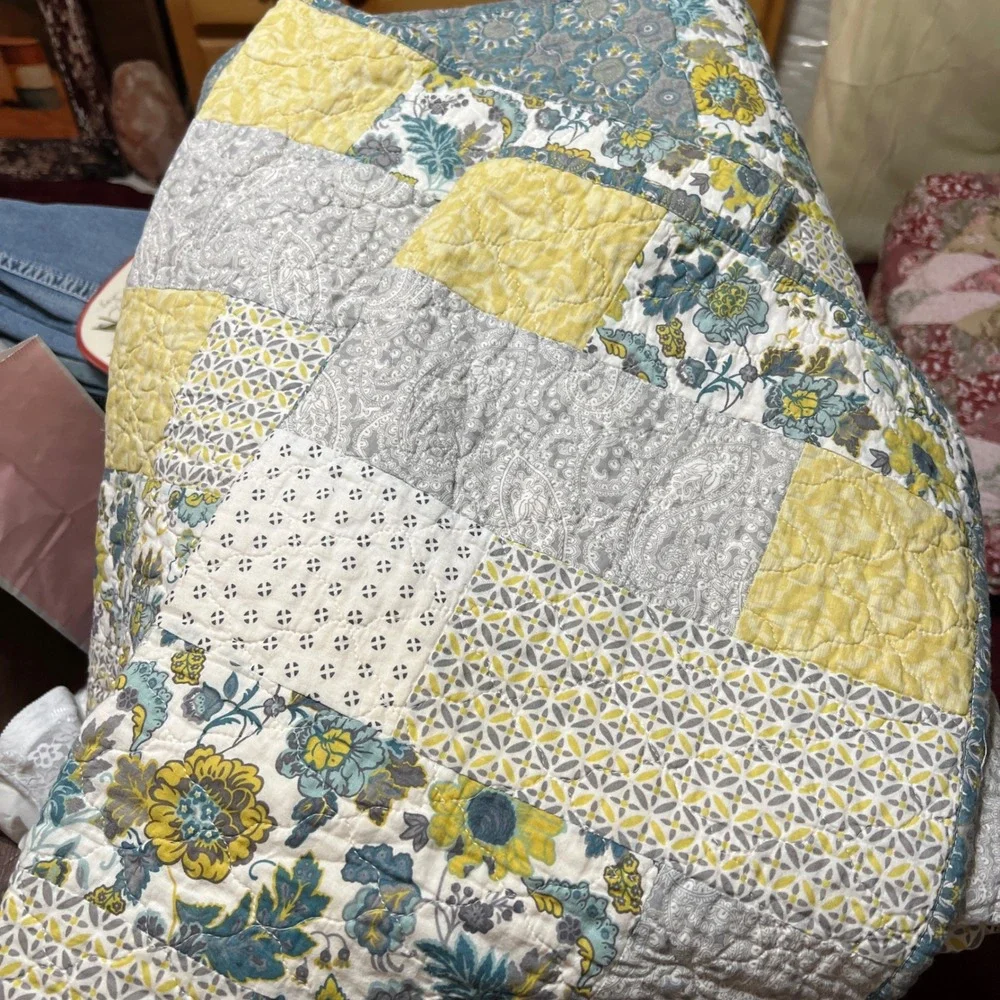 Home Classics quilt displayed